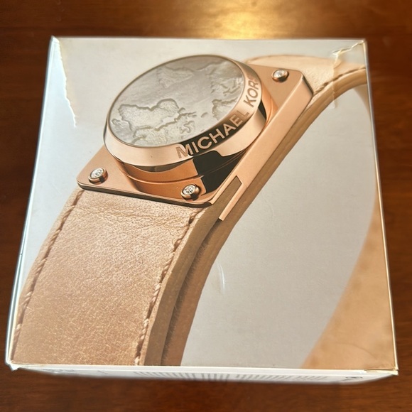 NIB Michael Kors Watch Hunger Stop Activity Tracker - Picture 2 of 12